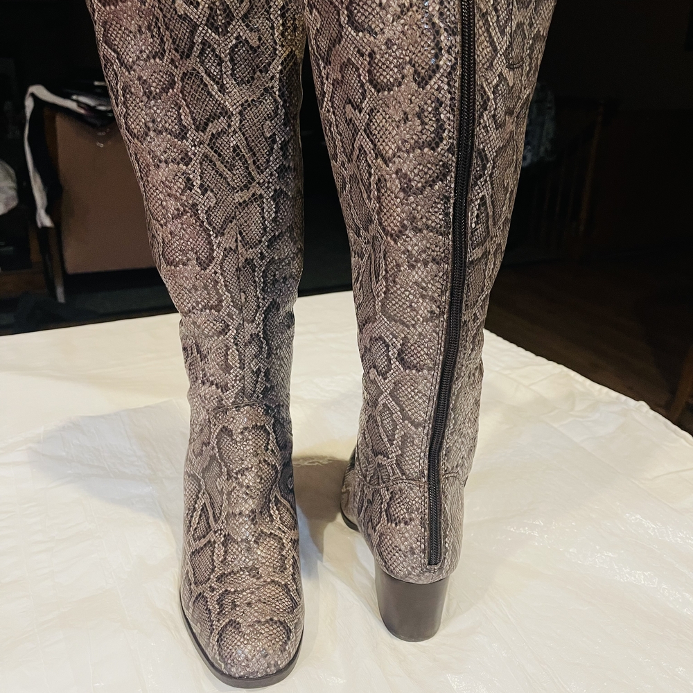 Born Size 9 Snakeskin Pattern Knee-High Boots